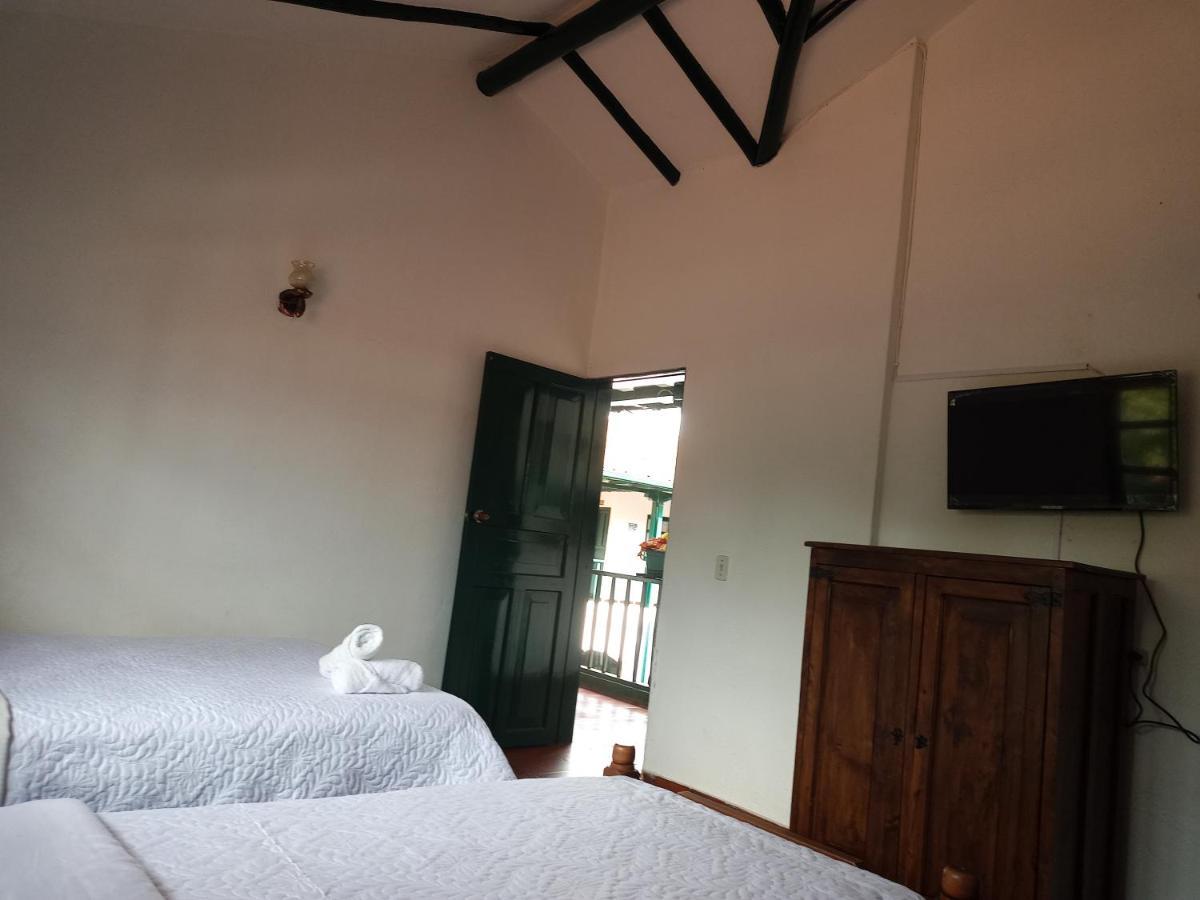 Hospederia La Roca Plaza Principal Bed & Breakfast Boyacá Екстериор снимка