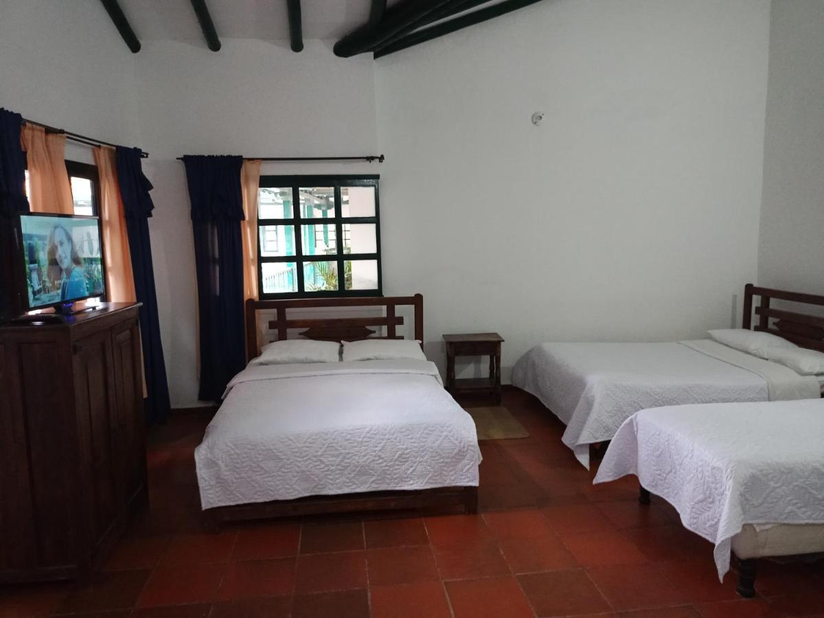 Hospederia La Roca Plaza Principal Bed & Breakfast Boyacá Екстериор снимка