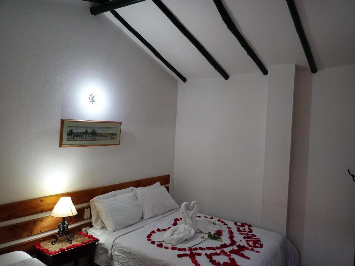 Hospederia La Roca Plaza Principal Bed & Breakfast Boyacá Екстериор снимка
